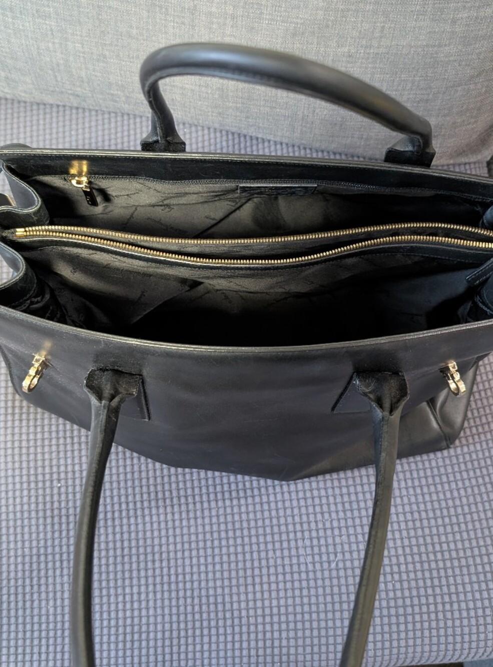 Salvatore Ferragamo Black Leather Tote Bag with Gold Hardware - Picture 4 of 7